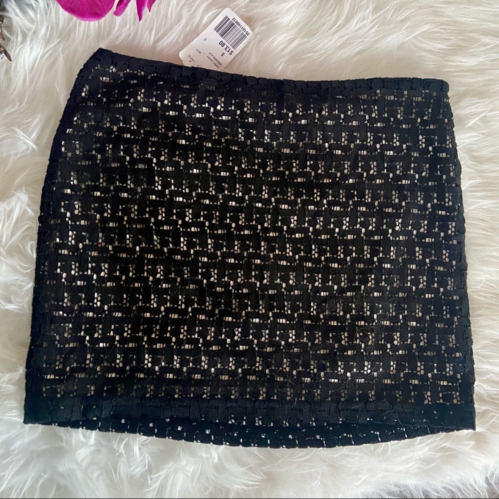 Cream/Black Short Mini Skirt with Side Zipper, Size S